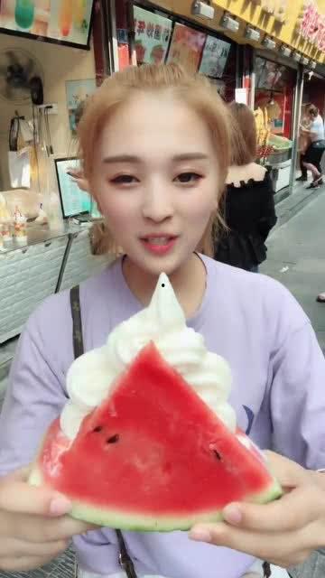 娱乐吃瓜姐网红是谁扮演的,她是谁?背后故事大揭秘